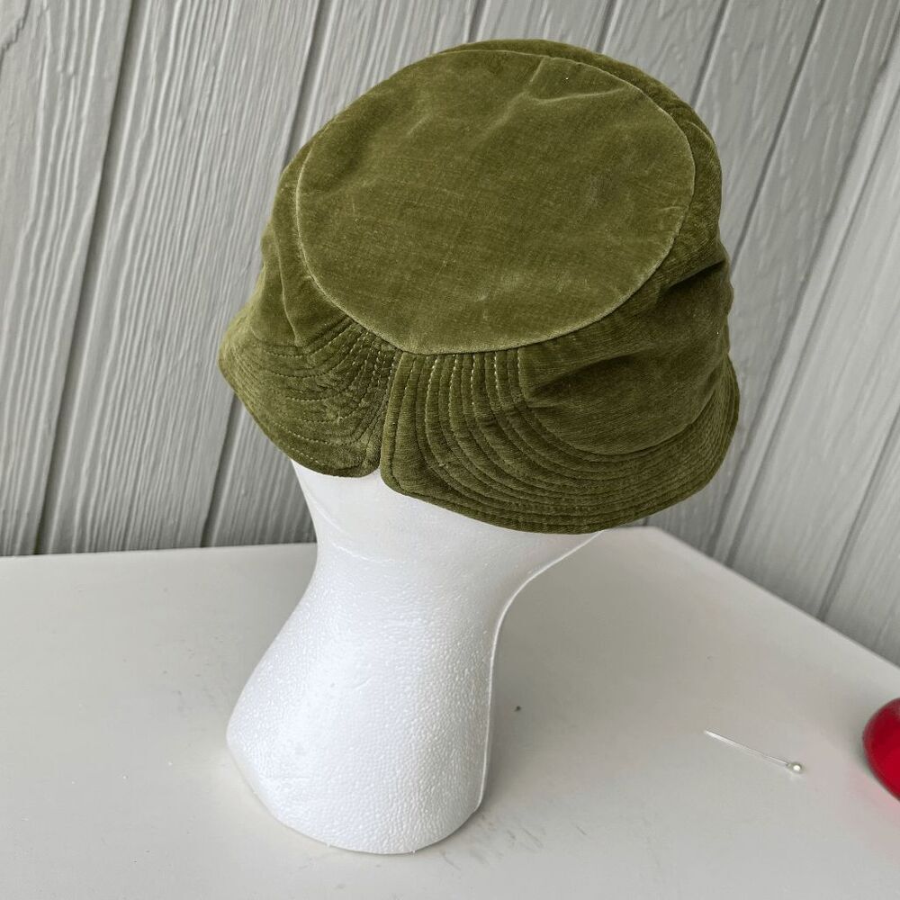 VTG 40s Madcaps Paris–New York Green Velveteen Bonnet Hat Designer Millinery